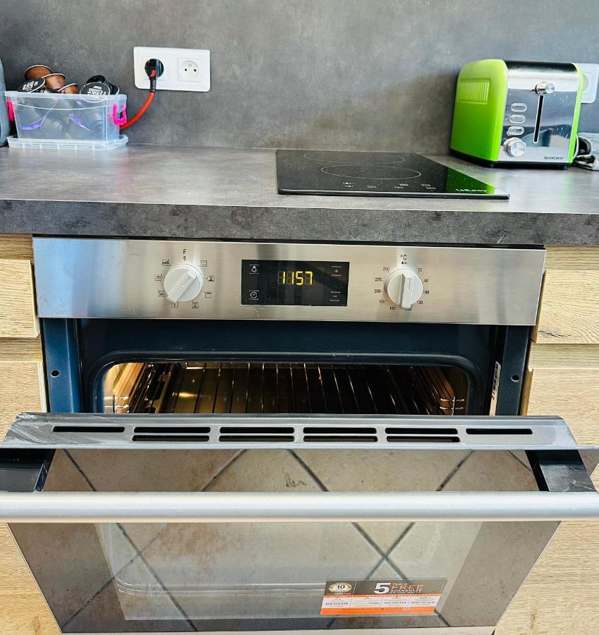 The Nice - 3 Rooms, 3Air Cond, 3Tv, 3Fans, 2 Wc, Wifi Everywhere 5Min Aeroport, Train, Beach, 1Min Tram, 15 Min Centre, Port, Parking Possible Extérieur photo