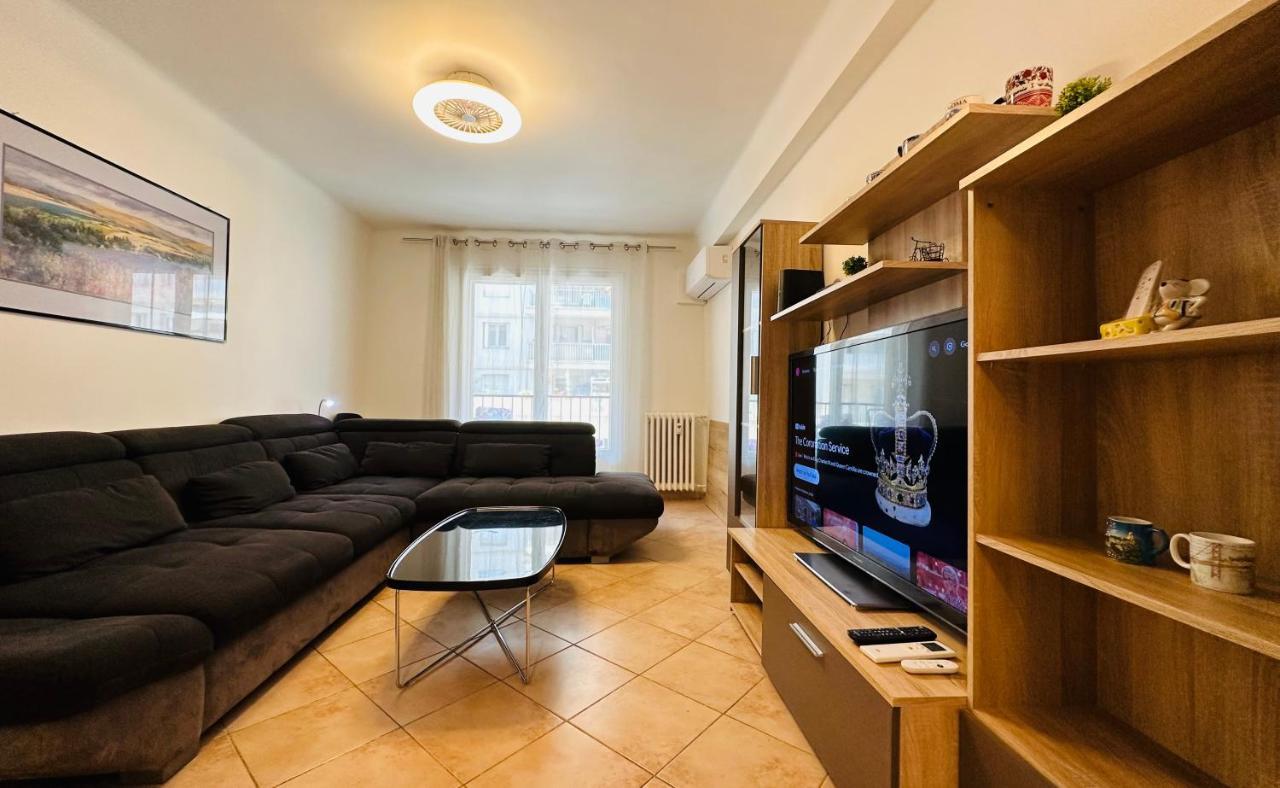 The Nice - 3 Rooms, 3Air Cond, 3Tv, 3Fans, 2 Wc, Wifi Everywhere 5Min Aeroport, Train, Beach, 1Min Tram, 15 Min Centre, Port, Parking Possible Extérieur photo