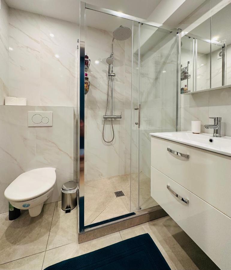 The Nice - 3 Rooms, 3Air Cond, 3Tv, 3Fans, 2 Wc, Wifi Everywhere 5Min Aeroport, Train, Beach, 1Min Tram, 15 Min Centre, Port, Parking Possible Extérieur photo